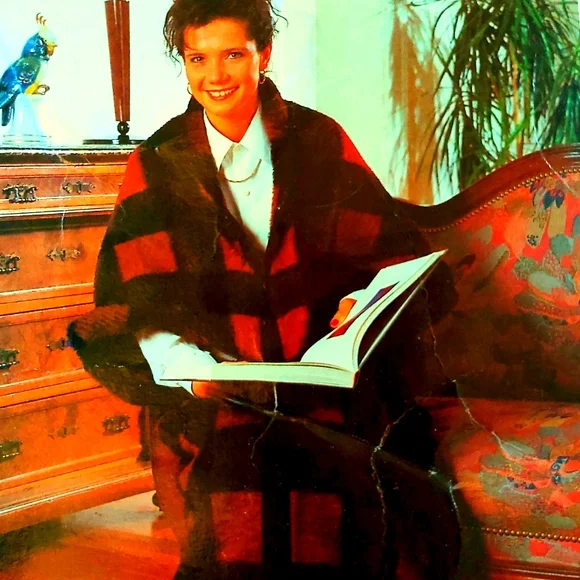 Vintage 1980s Biederlack Buffalo Plaid Cuddle Wrap